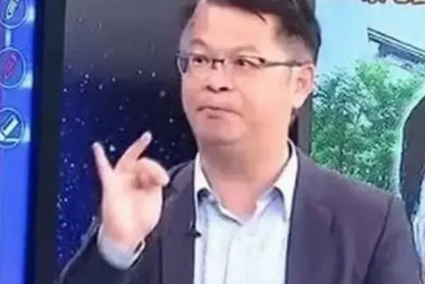 最近五粮液耳环成为网民热议话题,五粮液耳环这个梗究竟如何来的?