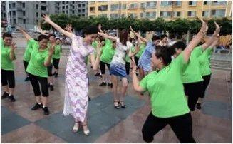 老人殴打少年是怎么回事?