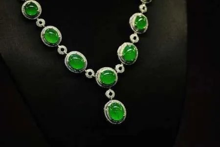 中国人为何爱翡翠？