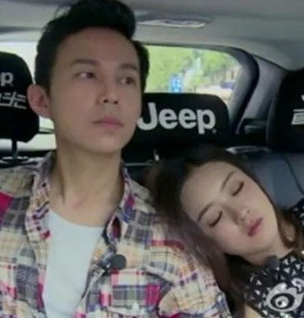 何炅丽颖在一起激吻 快来看看到底是怎么回事吧