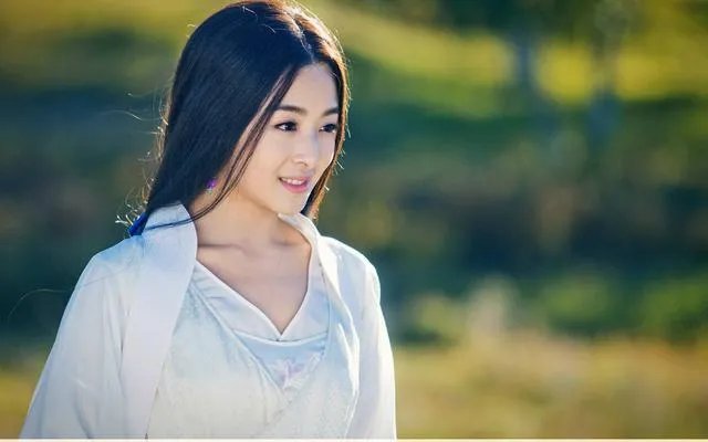 张含韵撞脸石原里美，那么她能像十元那样从事业低谷逆袭翻红吗？