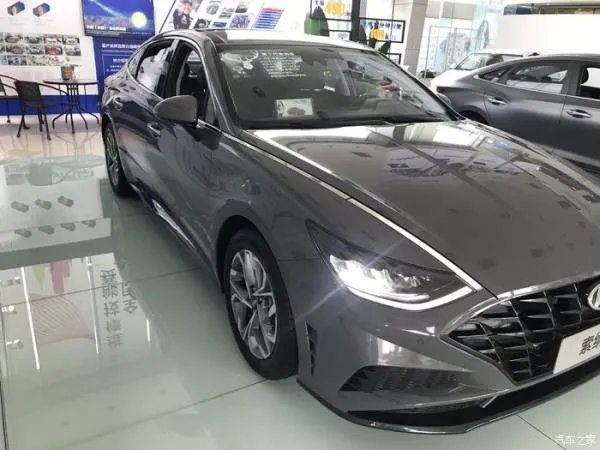 作为刚毕业的一名大学生，第十代索纳塔怎么样