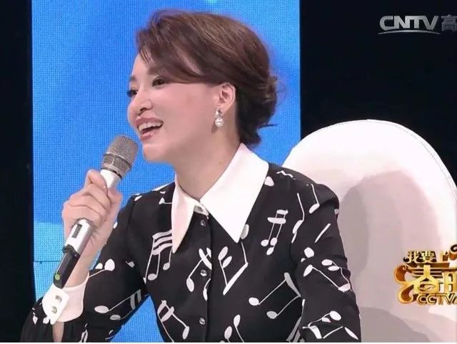 告别央视春晚两年董卿淡出主持舞台，最近主持《开学第一课》你觉得怎么样？