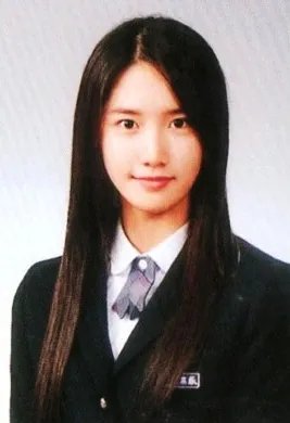 我觉得允儿和水晶长得好像，都是瓜子脸，细长眼，都很瘦，刚开始根本分辨不来