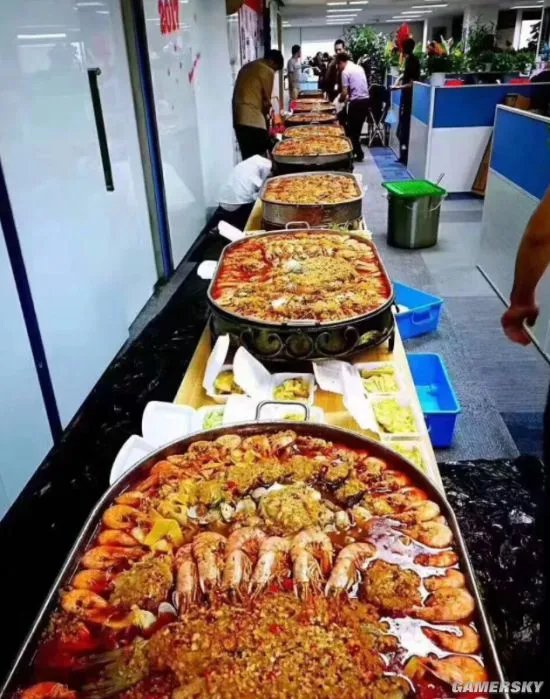 京东618战绩达1199亿 刘强东晒加班餐堪称饕餮盛宴