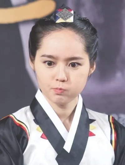 韩佳人整容过吗？ 宣布已怀孕五个月