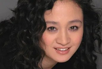 和周迅共同爱上贾宏声的伍宇娟，事业巅峰欠下巨债，如今咋样了？