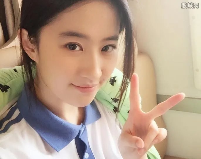 刘亦菲素颜画画 真相揭秘刘亦菲堕胎事件是真是假