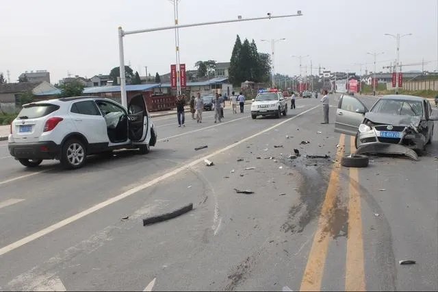 一个酒驾和一个无照驾驶的人发生交通事故是谁的责任？