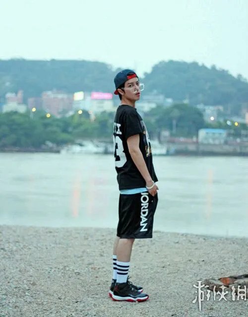 中国90后最帅女孩邢雅晨走红 帅过吴彦祖秒杀吴亦凡