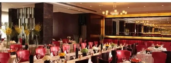 酒家店员偷婚宴酒是怎么回事？