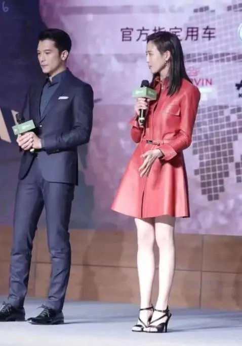 邱泽张钧甯同框互动，看来两人做不成恋人还是朋友