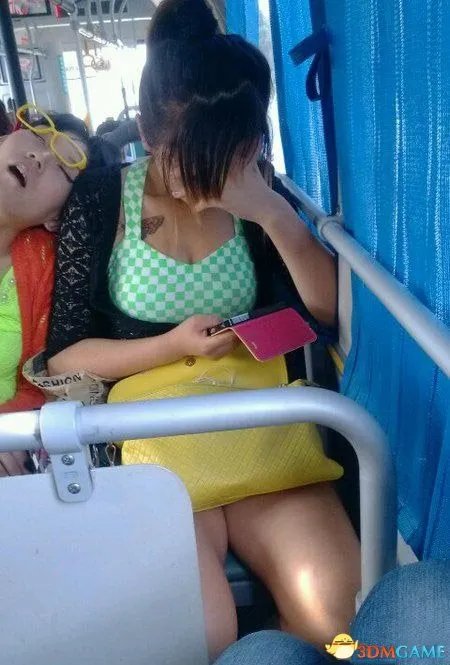 周一雷人囧图袭来！色猴子放开那对巨乳让我来！