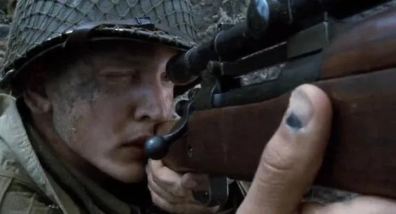 小虫的手机越来越破！电影中这些小细节你发现了吗？