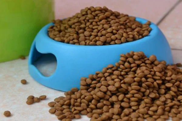 关于go猫粮被曝猫吃后中毒甚至死亡一事，你有何看法？