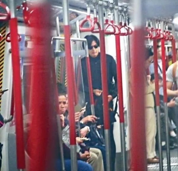 周润发乘坐地铁是真的吗?