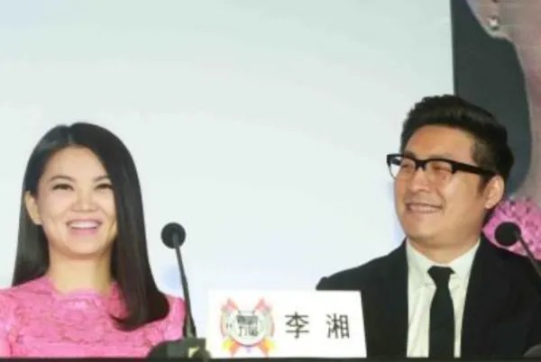 李湘王岳伦千万豪宅曝光！上下三层似宫殿一般，她家为何这么有钱？