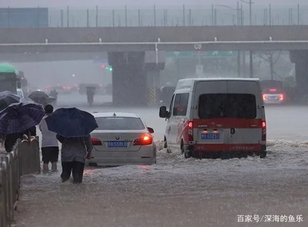 在郑州地铁5号线车厢里给大家鼓劲儿的女子去世了，她是如何“掉队”的？