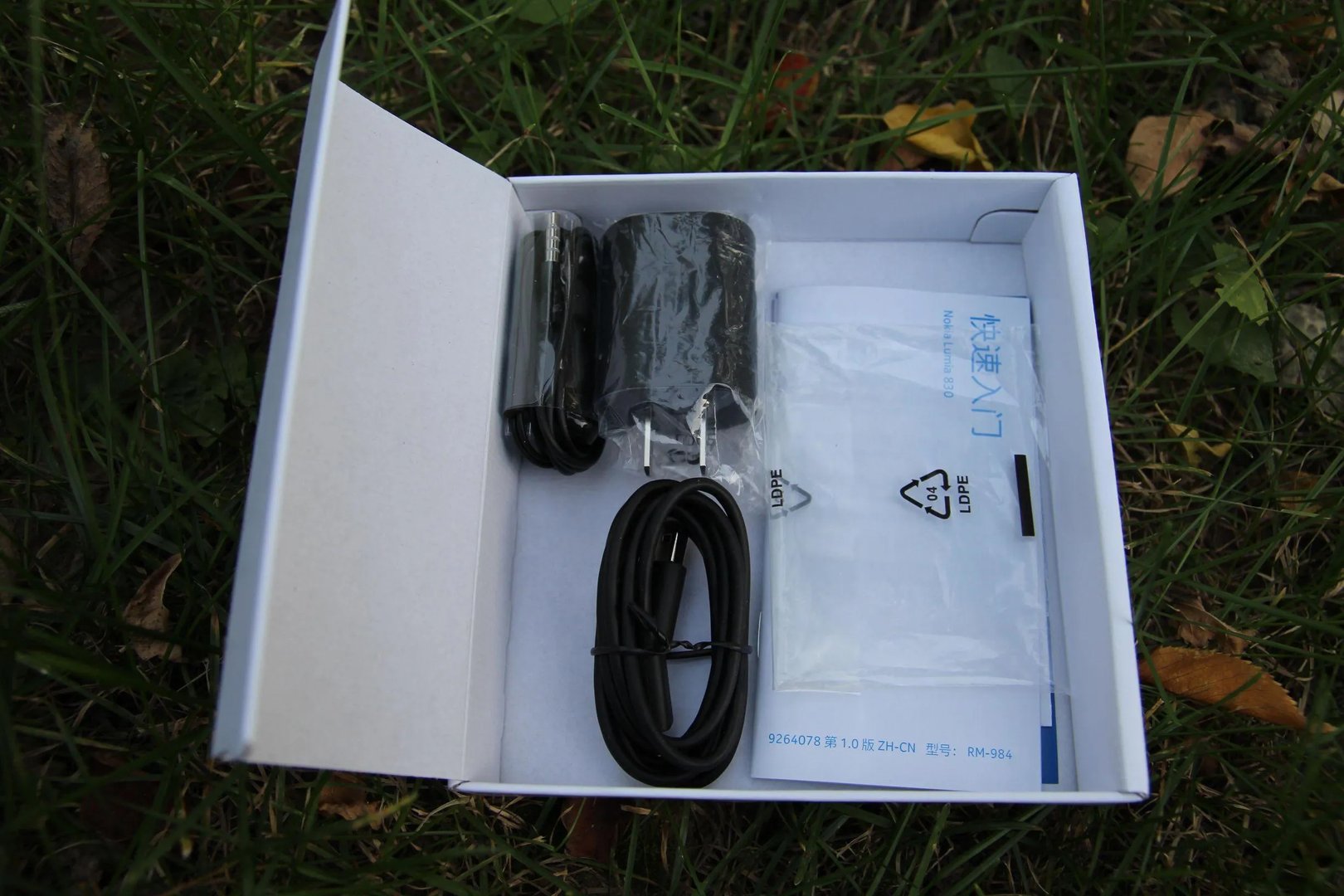 昔日巨头遗作 诺基亚WP8.1版Lumia 830评测