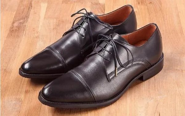 怎样鉴别梦特娇皮鞋的真伪?