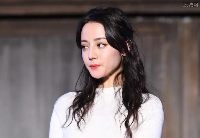 迪丽热巴杨幂什么关系 不出名的她借助关系才红