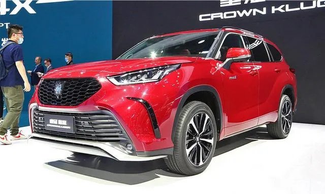 第四代新款汉兰达即将预售,皇冠陆放或将成为最大的赢家吗?