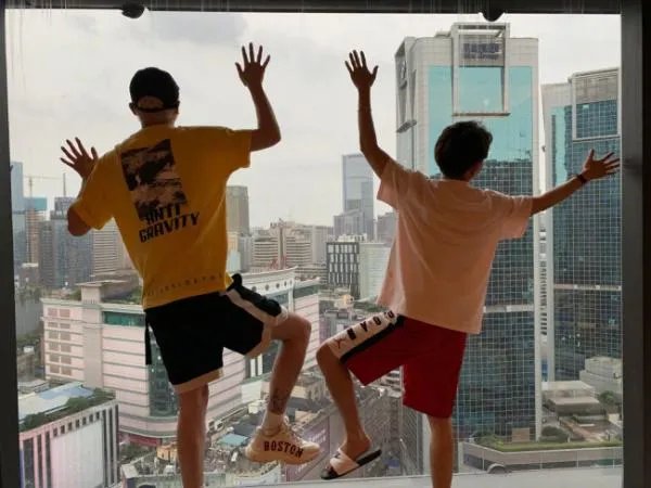 沈煜伦沈肯尼认识时间