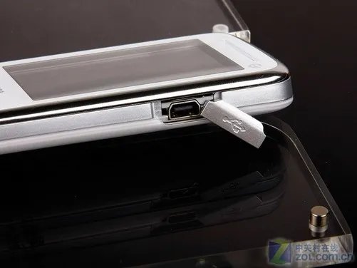 清新靓丽晶莹剔透 时尚EVDO海信E500评测