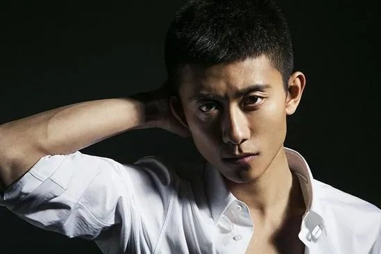 张一山被曝与神秘女牵手，宋妍霏做了什么让人拍手叫好的事情？