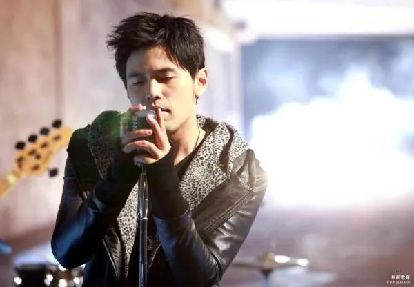 曝周杰伦曾追港星是谁?