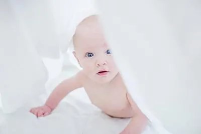 婴儿晚上固定时间哭闹是怎么回事