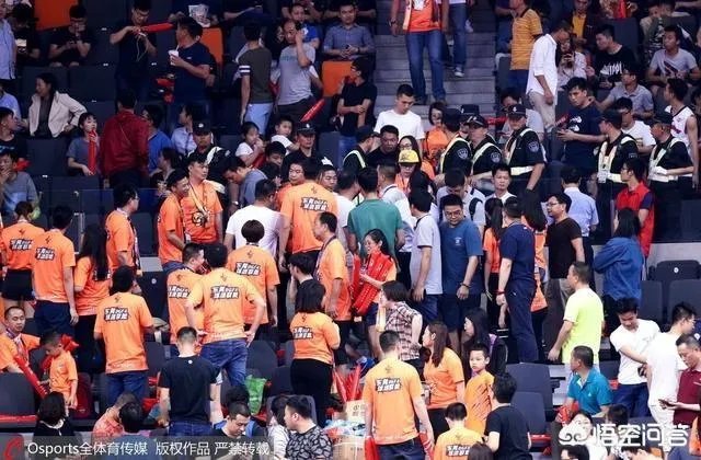辽粤之战G4，广东主场出现球迷冲突互殴，你怎么看球迷的行为？