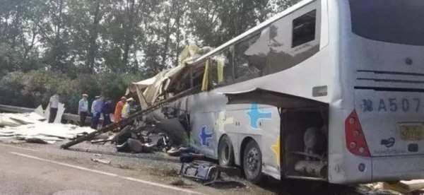 长深高速江苏宜兴特大交通事故的背后都有哪些相关责任人？