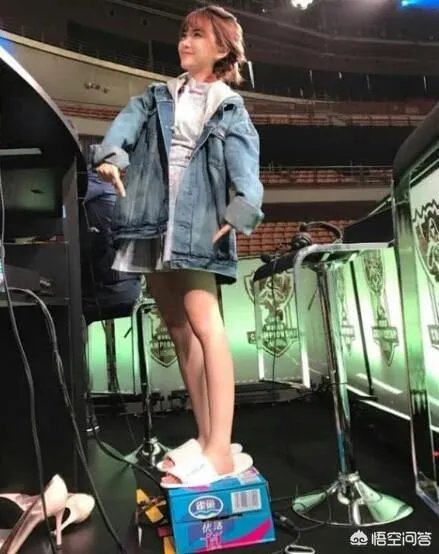 现在的LOL比赛女解说小研离开后是不是意味着女解说的没落?