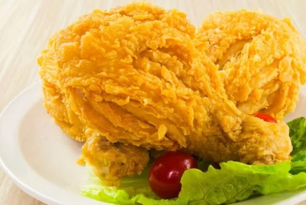 生鸡肉从盘中逃走吓坏用餐者，这种状况是否可以用诈尸来描述？