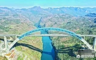 成贵高铁正式开通，村民站满山坡观看，首发车经过现场集体欢呼, 你怎么看？