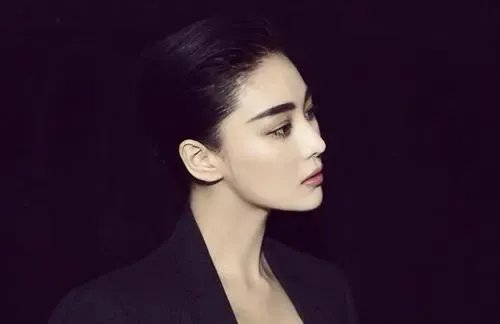 张馨予晒何捷侧脸照，你看好他们夫妻间的感情吗？