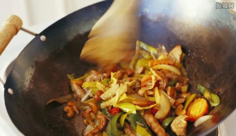 舌尖3种草一口锅 章丘铁锅火了售价近千元