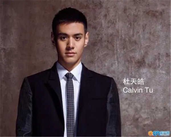 杜天皓和曾舜晞对比照撞脸太像了 曾舜晞眼睛怎么一大一小好恐怖