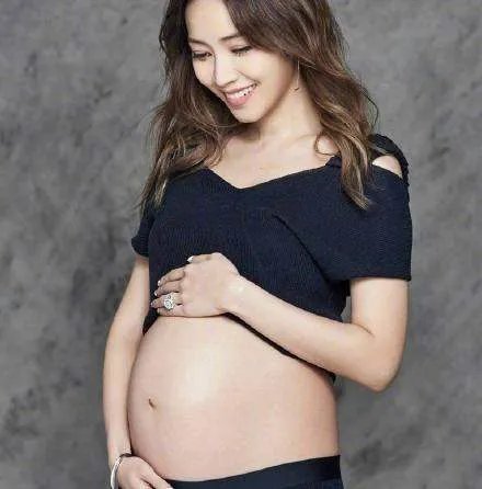 侯佩岑如何谈小儿子?