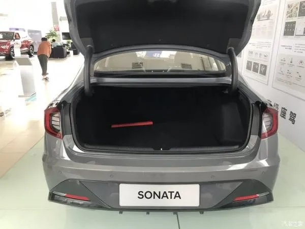 作为刚毕业的一名大学生，第十代索纳塔怎么样