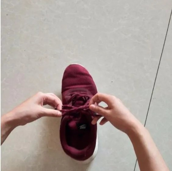 鞋带蝴蝶结的系法图解