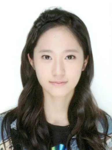 我觉得允儿和水晶长得好像，都是瓜子脸，细长眼，都很瘦，刚开始根本分辨不来