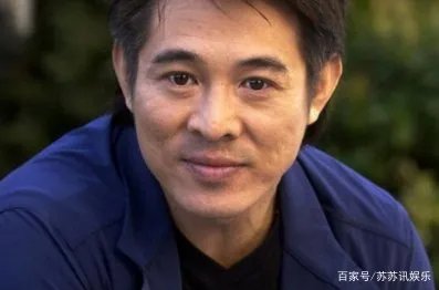 李连杰对利智一见钟情,结婚三年后抛弃前妻,他的前妻现在生活的怎么样了?