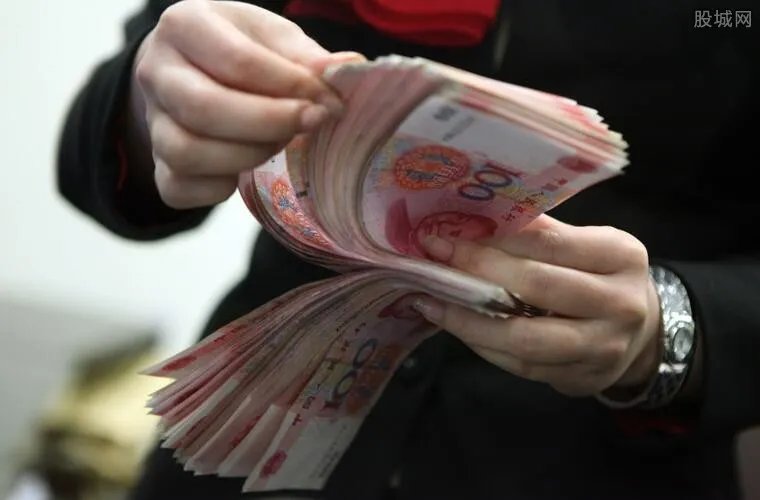 李子柒年入1.6亿？最新回应该消息是假的