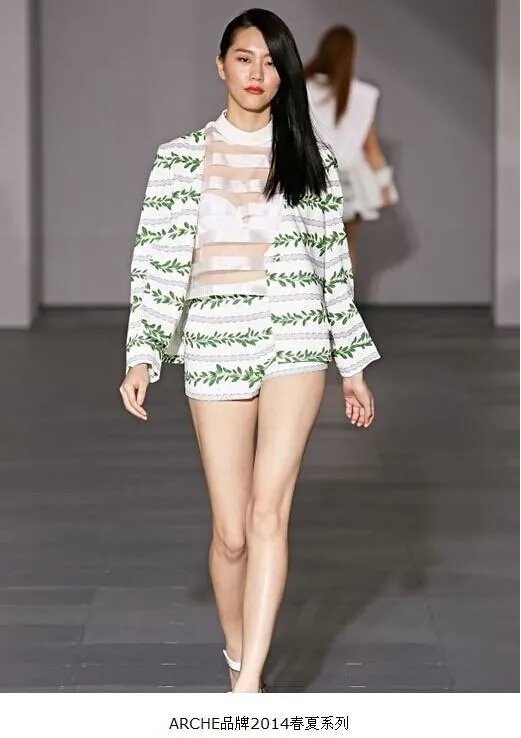 请问fx milk的这套打歌服是什么品牌的衣服啊~