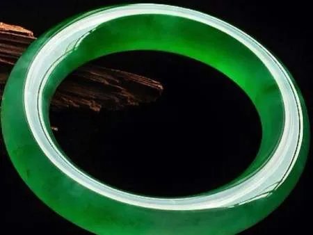 中国人为何爱翡翠？