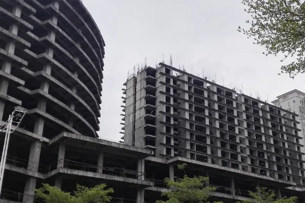 富豪花七百亿大手笔建第一高楼却变烂尾楼，对此你怎么看？