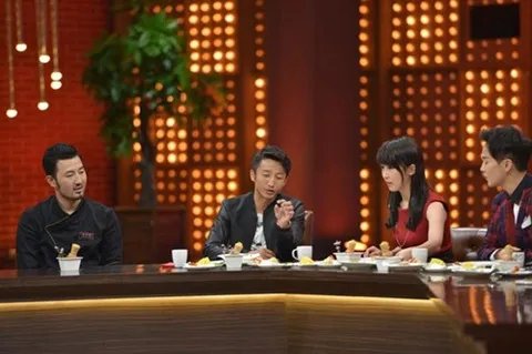 邹市明娇妻颜值爆表 夫妻同台生活综艺秀