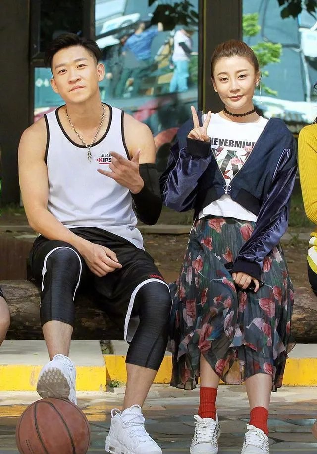 曹云金意外曝光豪宅内景,为什么会被嘲:不配为君子?